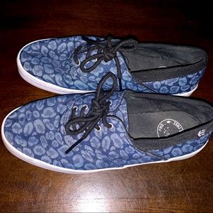 SOLD- Etnies Sneakers